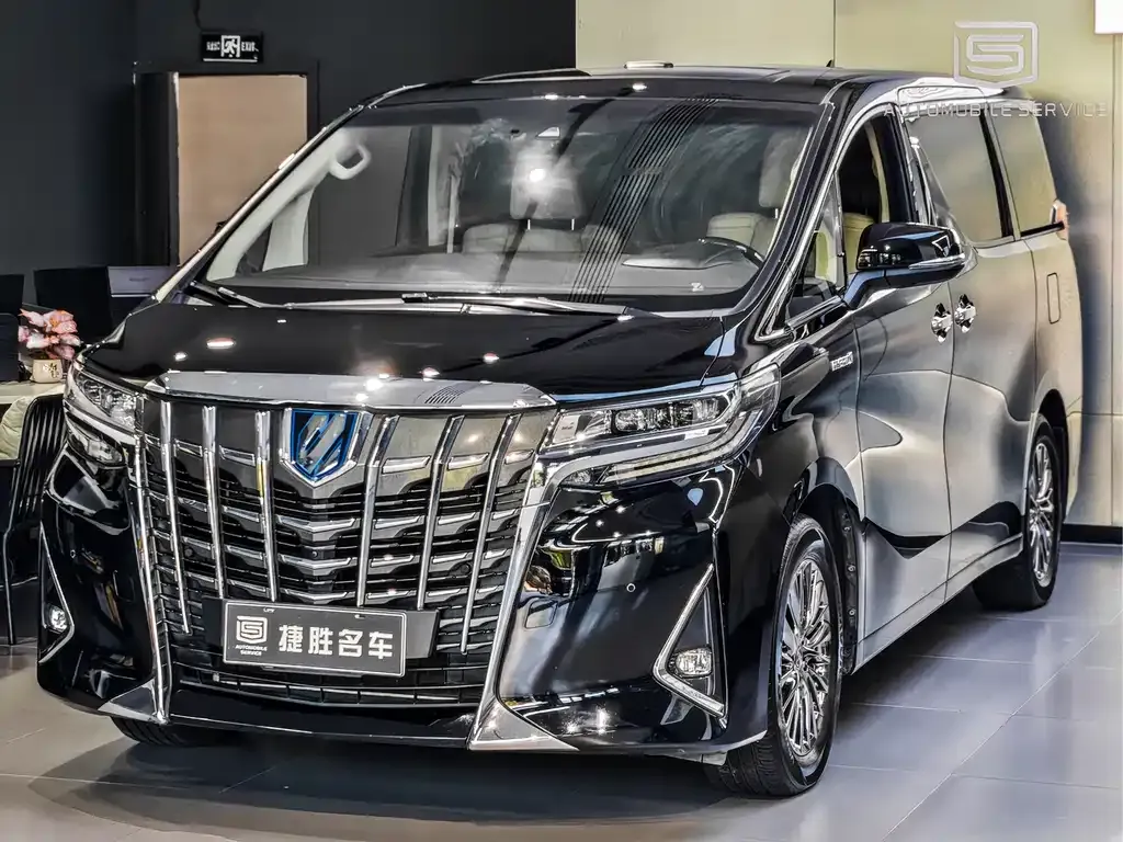 Toyota Alphard — фото 1