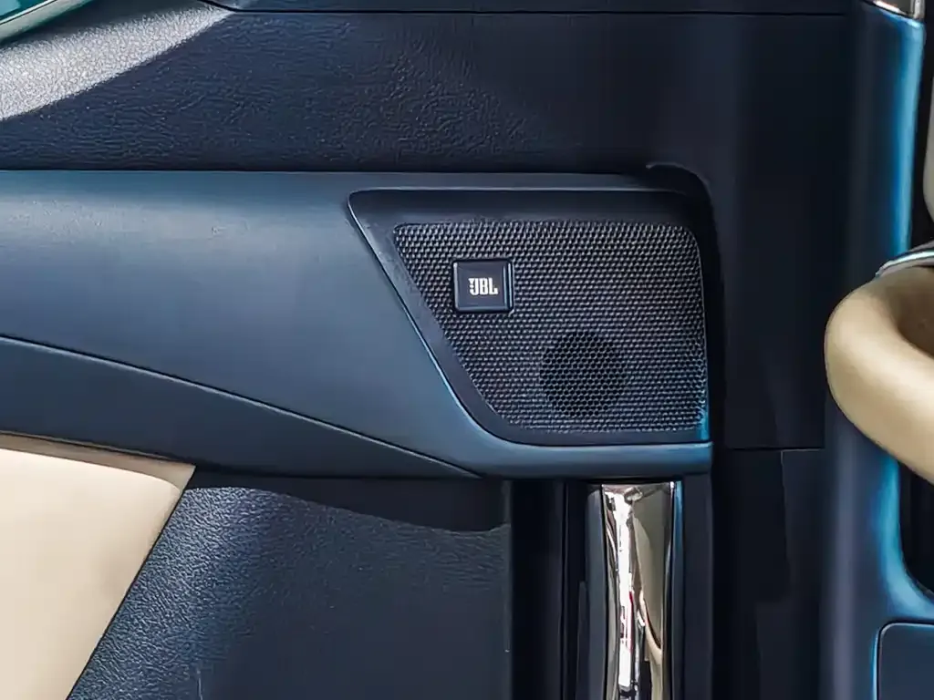 Toyota Alphard — фото 6