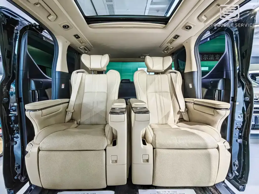 Toyota Alphard — фото 8