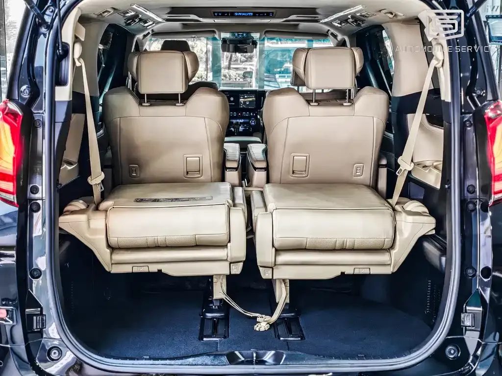 Toyota Alphard — фото 9