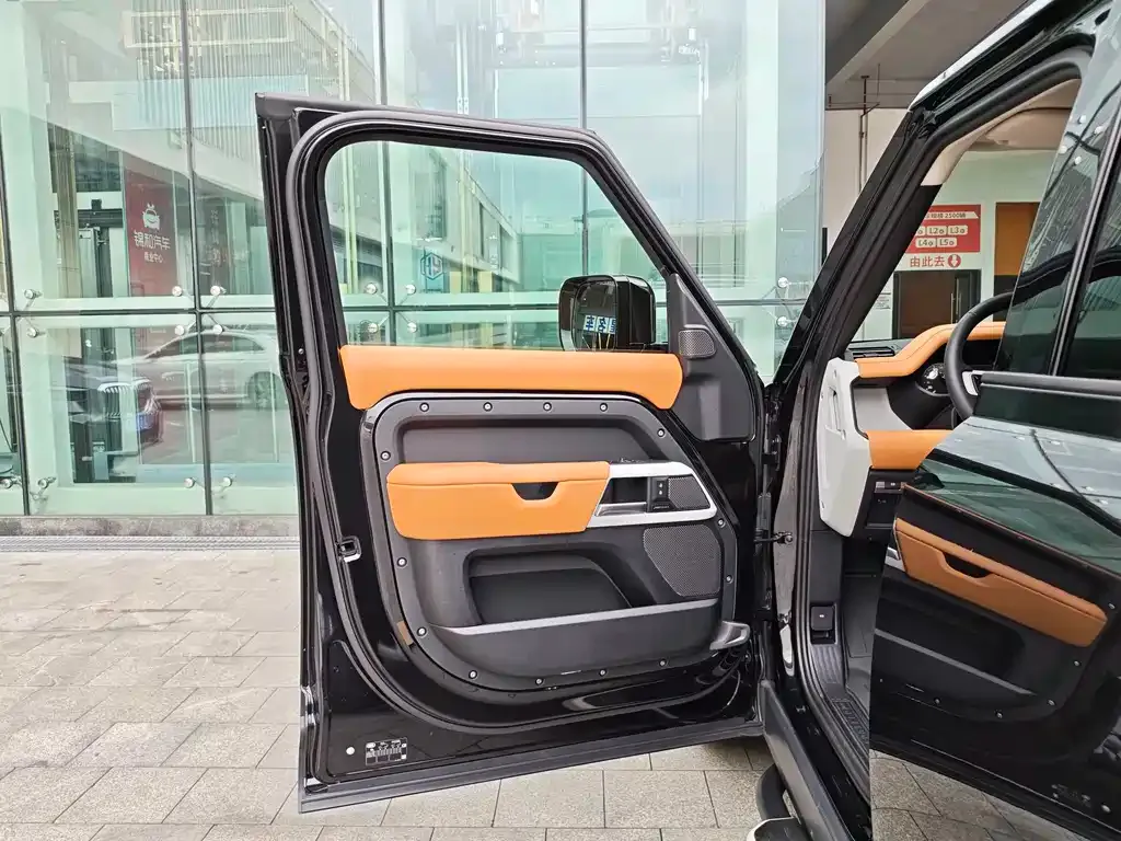 Land Rover Defender — фото 10