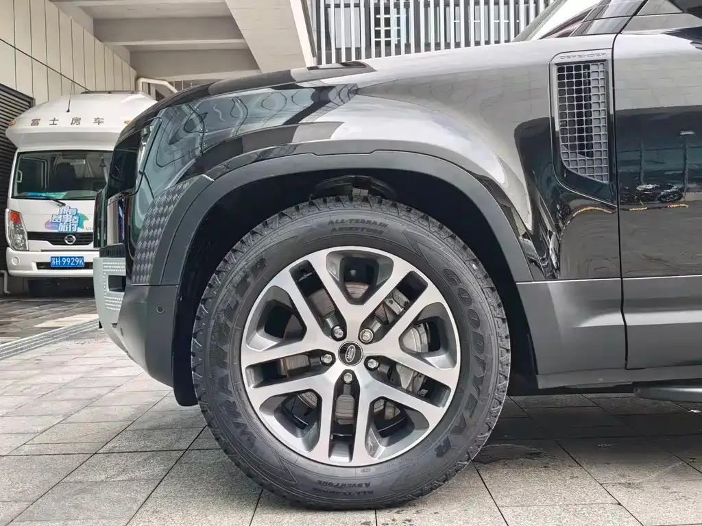 Land Rover Defender — фото 9