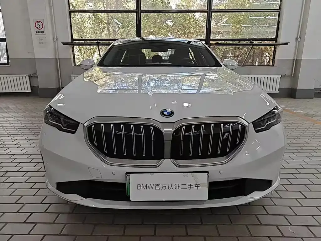 BMW i5 — фото 2