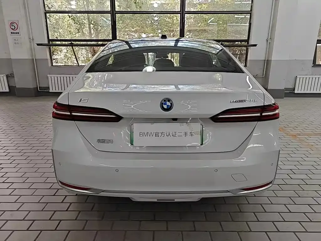 BMW i5 — фото 3