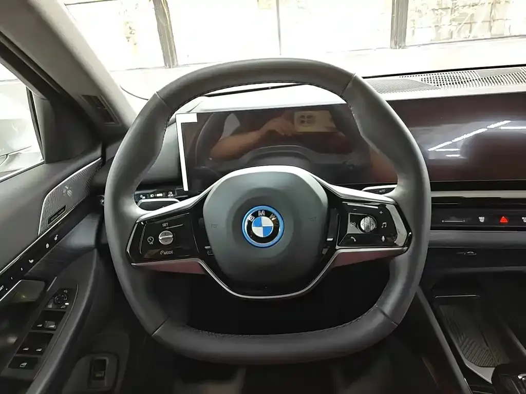 BMW i5 — фото 9