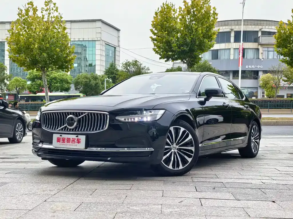 Volvo S90 — фото 1