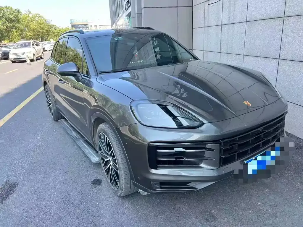Porsche Cayenne — фото 1