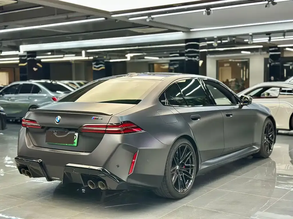 BMW M5 New Energy — фото 6