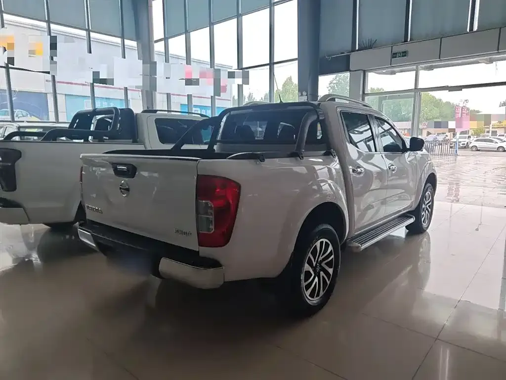 Nissan Navara — фото 9