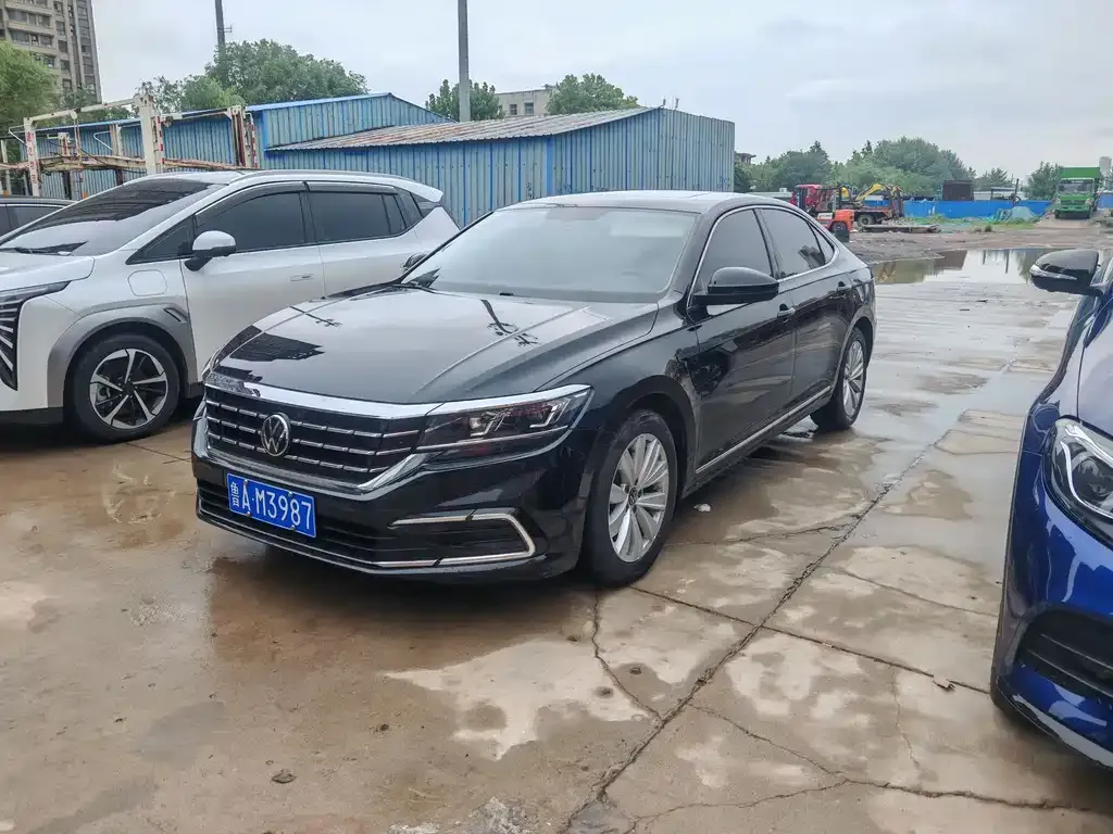 Volkswagen Passat — фото 1