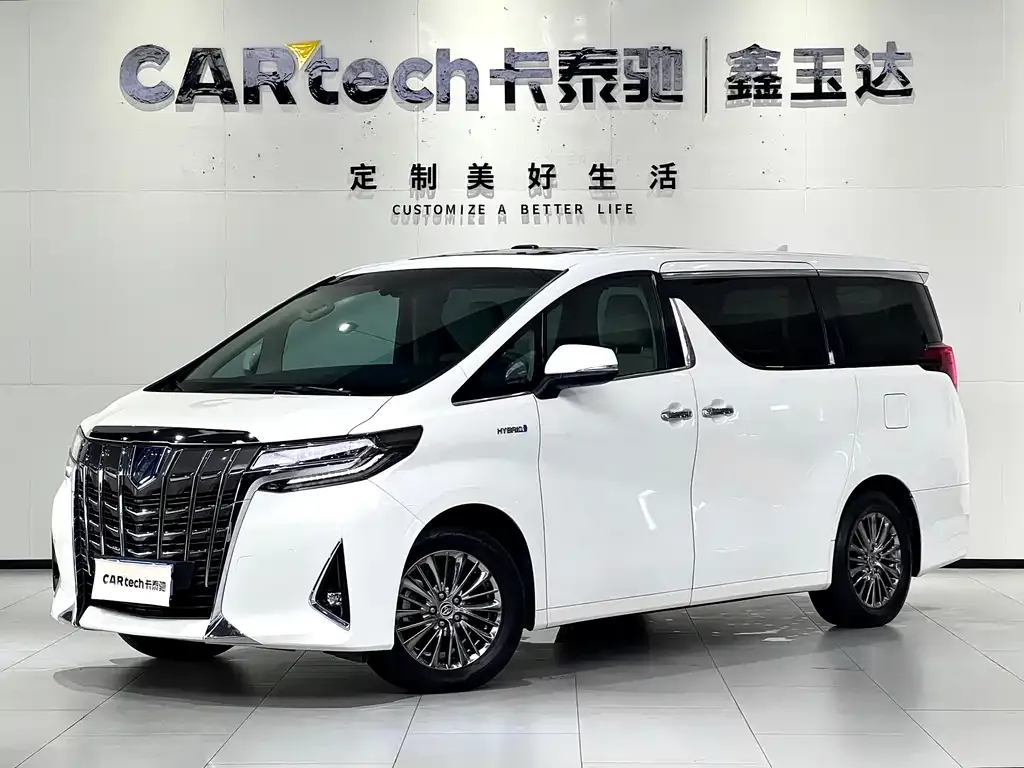 Toyota Alphard — фото 1
