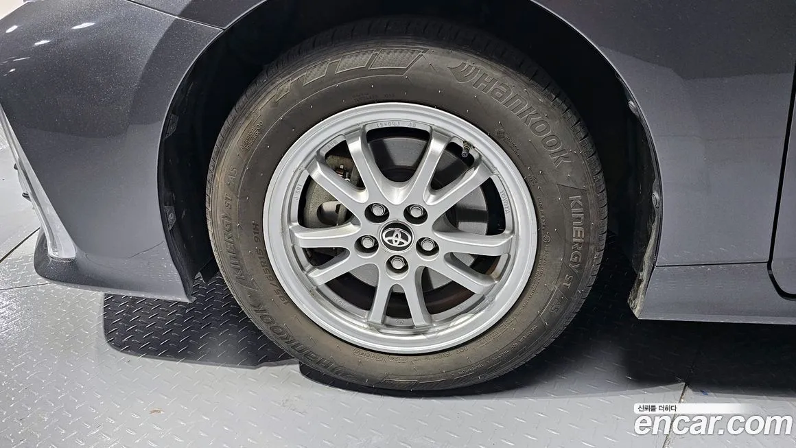 Toyota Prius — фото 5