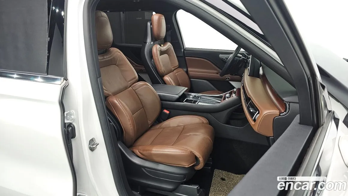 Lincoln Aviator — фото 10