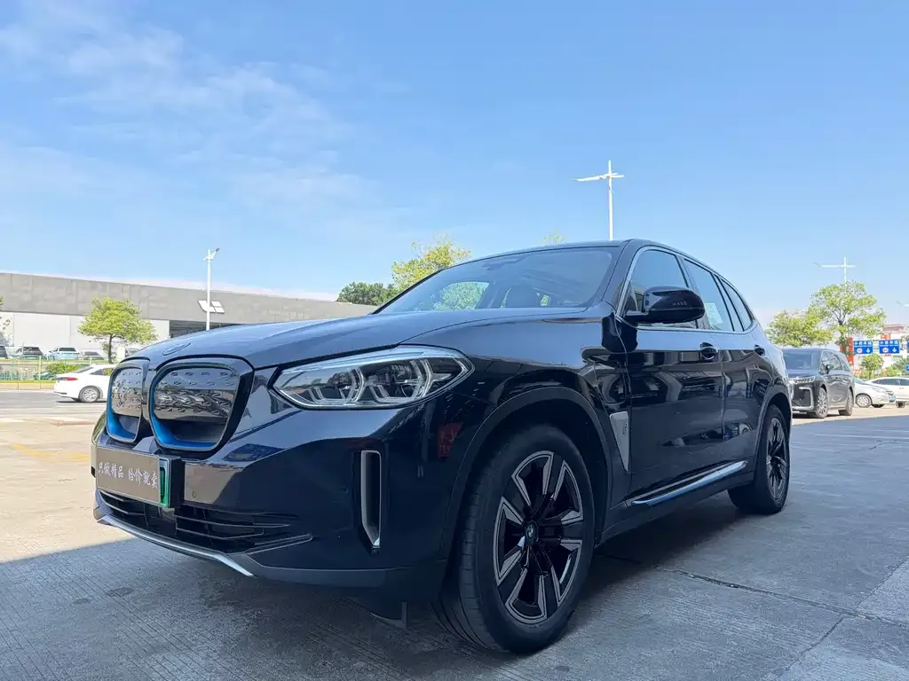 BMW iX3 — фото 1
