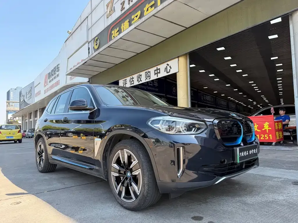 BMW iX3 — фото 2