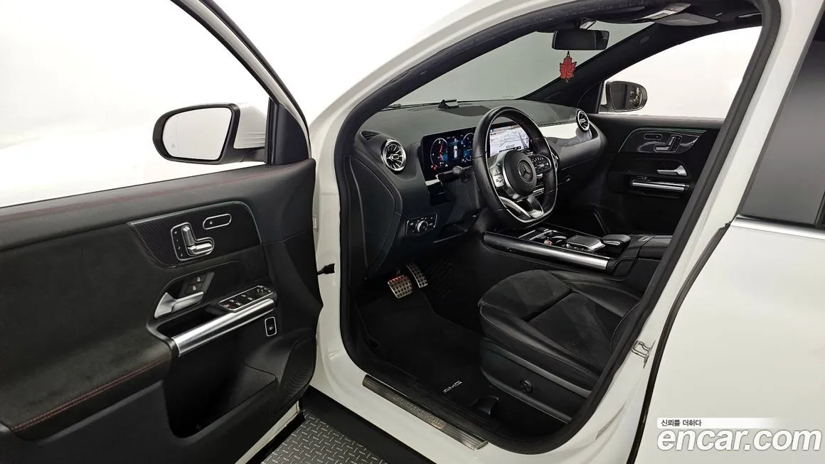Mercedes-Benz GLA-Class — фото 10