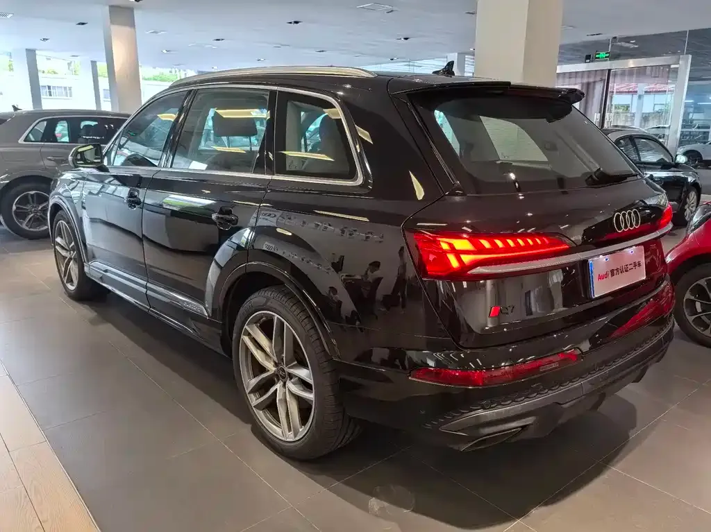 Audi Q7 — фото 5