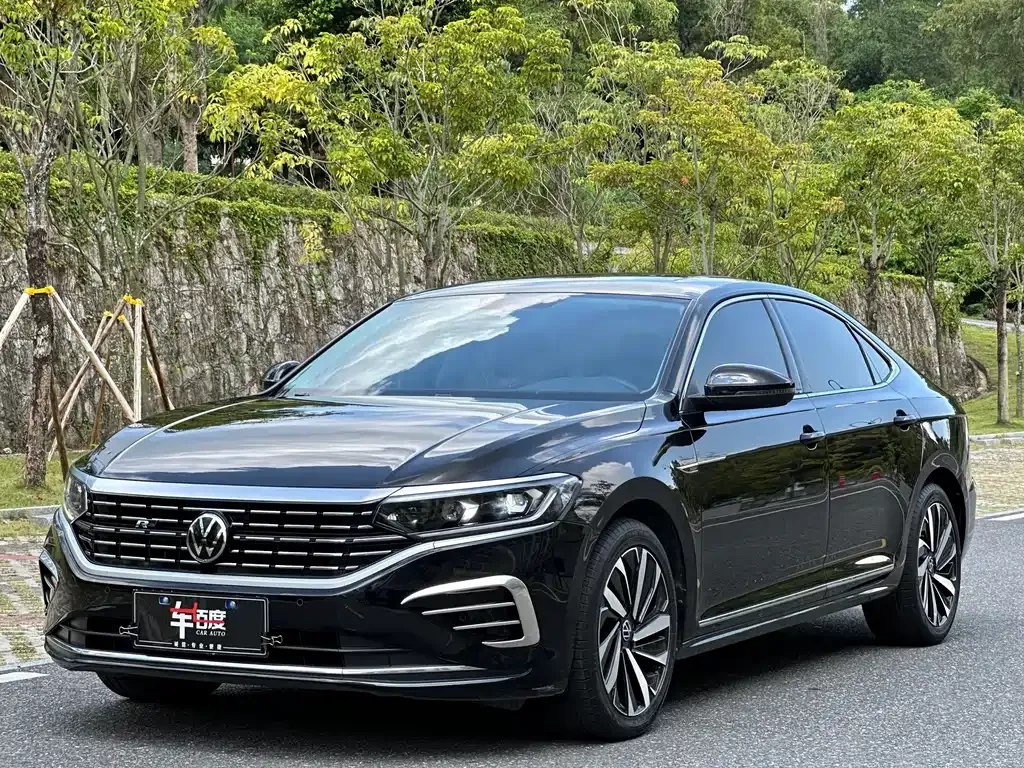 Volkswagen Passat — фото 1