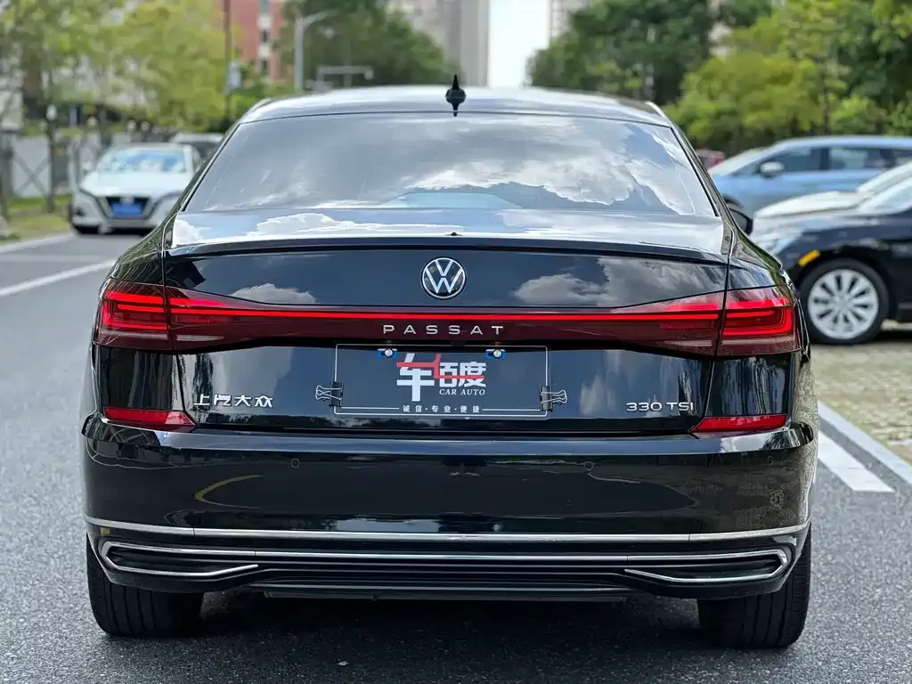 Volkswagen Passat — фото 5