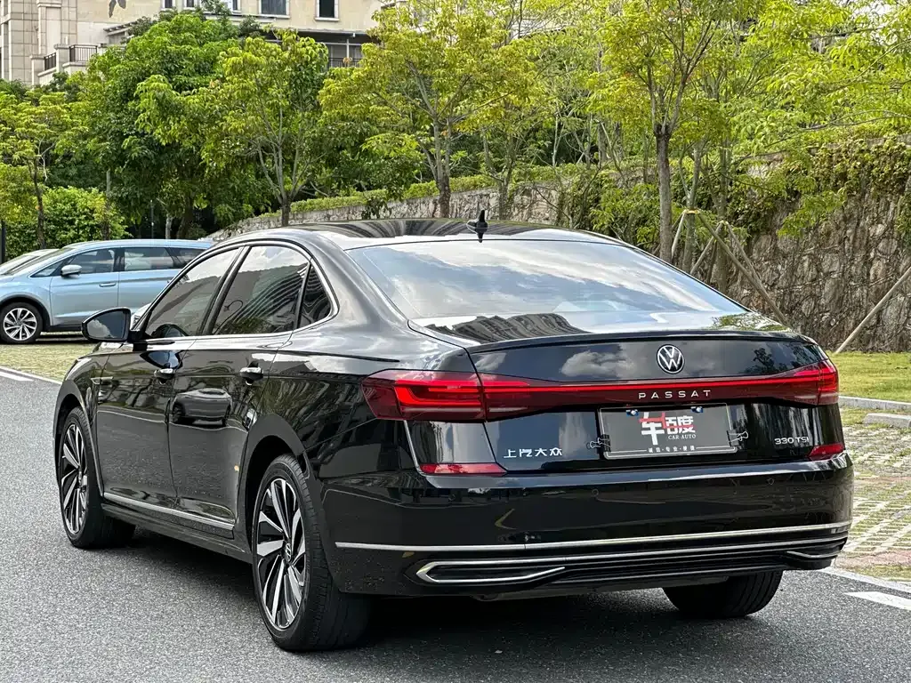 Volkswagen Passat — фото 6