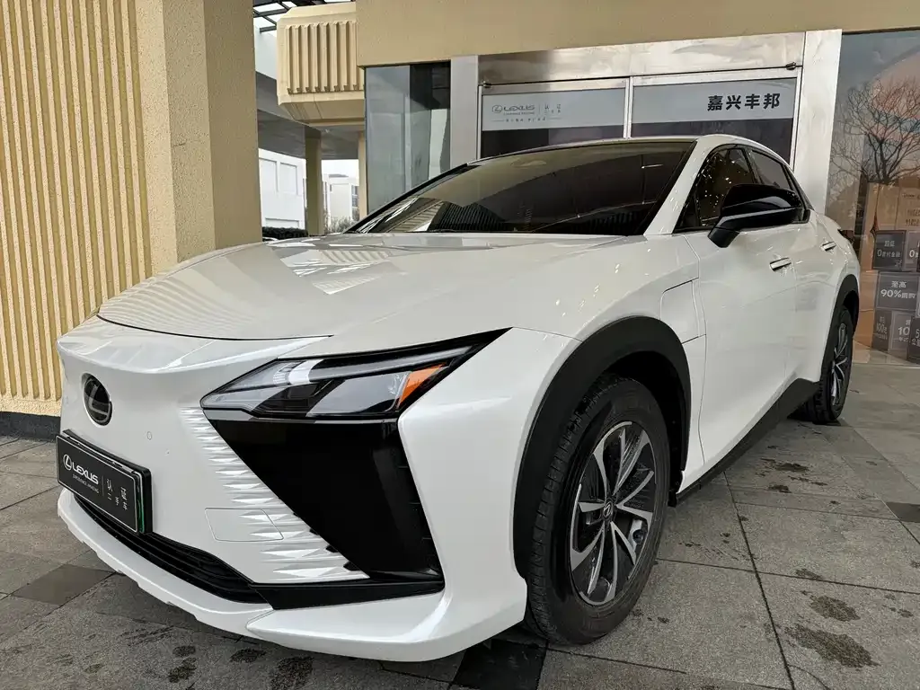 Lexus RZ — фото 1