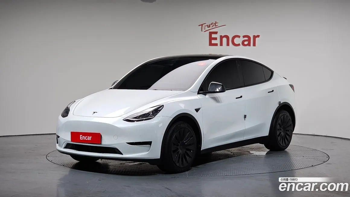 Tesla Model Y — фото 1
