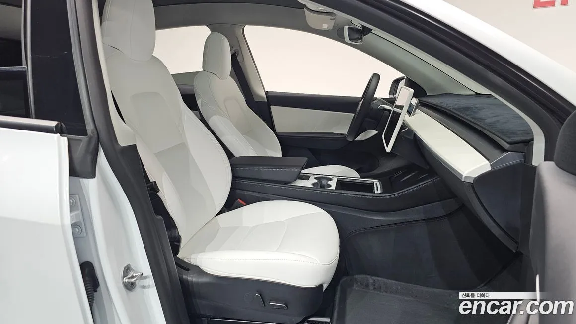 Tesla Model Y — фото 10