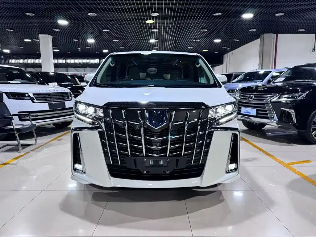 Toyota Alphard — фото 2