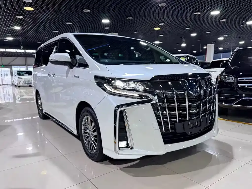 Toyota Alphard — фото 3