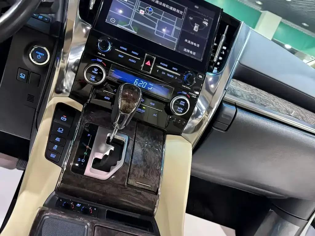 Toyota Alphard — фото 6