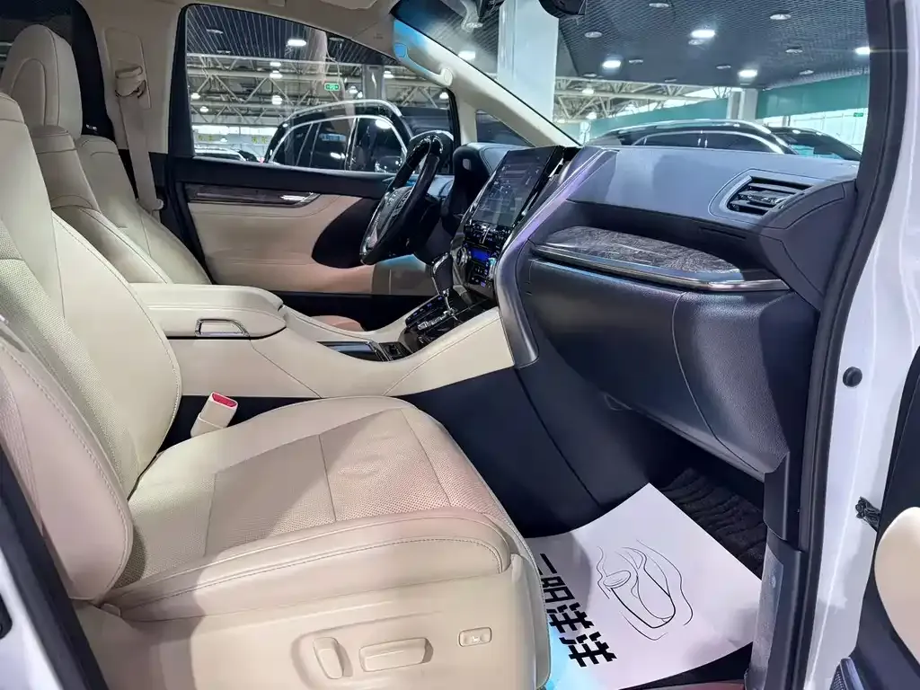 Toyota Alphard — фото 7