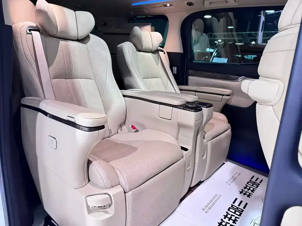 Toyota Alphard — фото 8