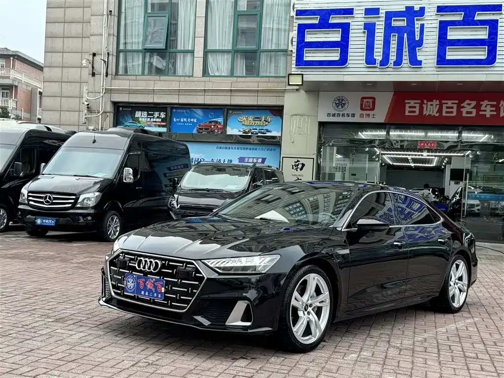 Audi A7L — фото 1