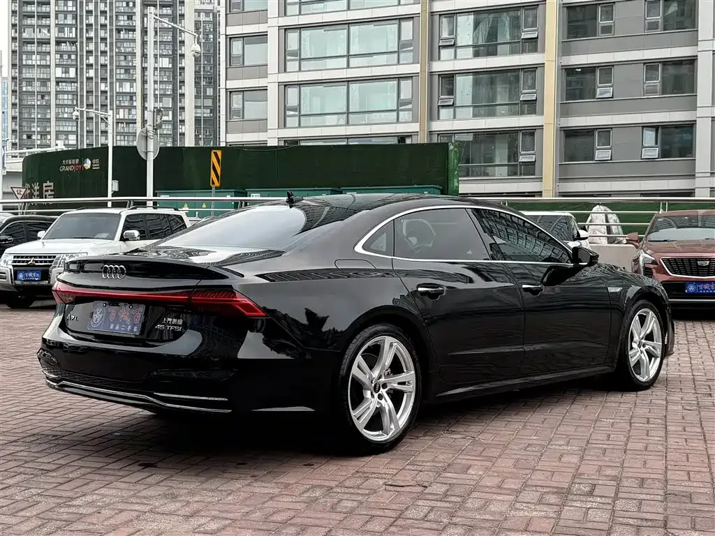 Audi A7L — фото 5