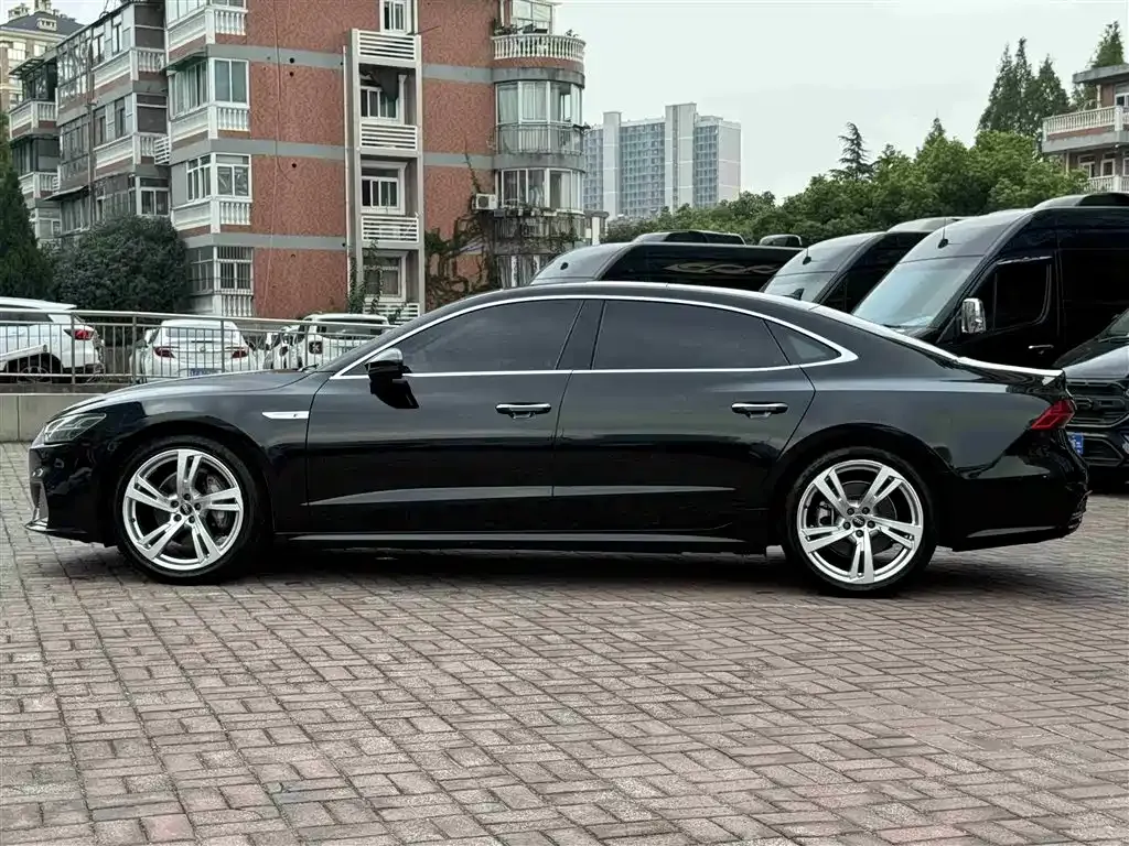 Audi A7L — фото 8