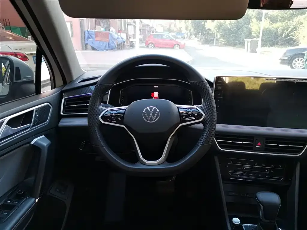 Volkswagen Tiguan L New Energy — фото 3