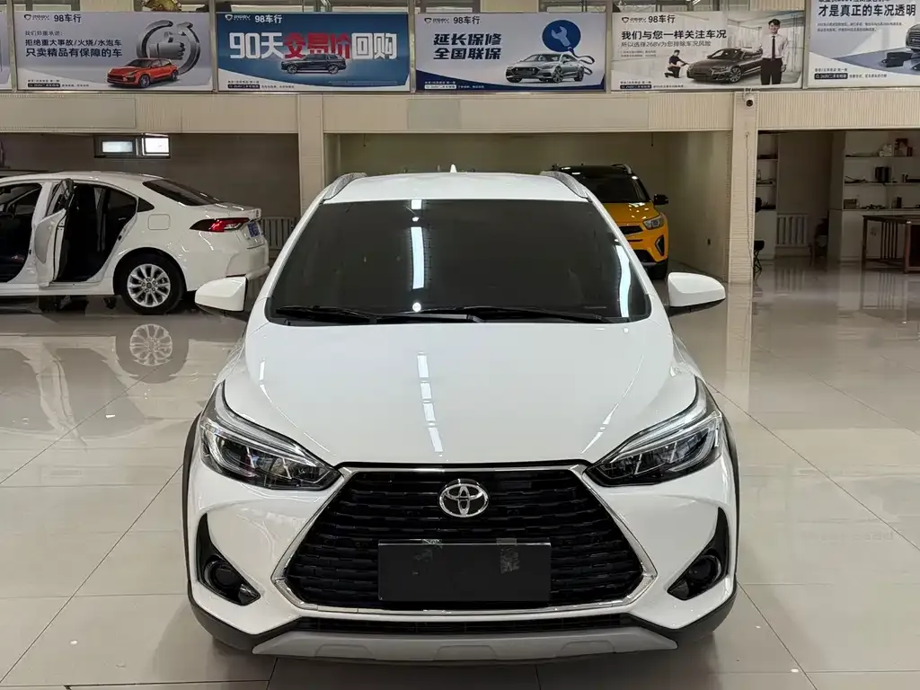 Toyota Yaris L — фото 2