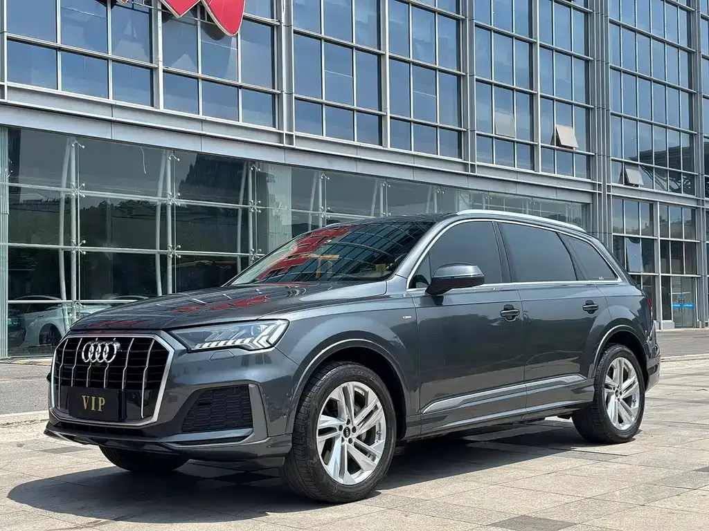 Audi Q7 — фото 1