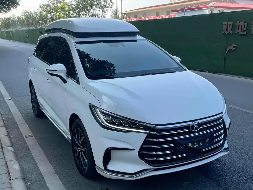BYD MAX New Energy — фото 3