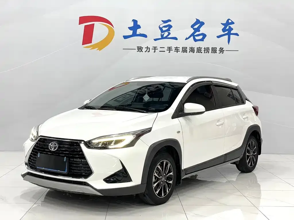 Toyota Yaris L — фото 1