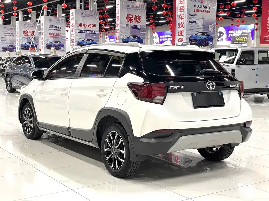 Toyota Yaris L — фото 4
