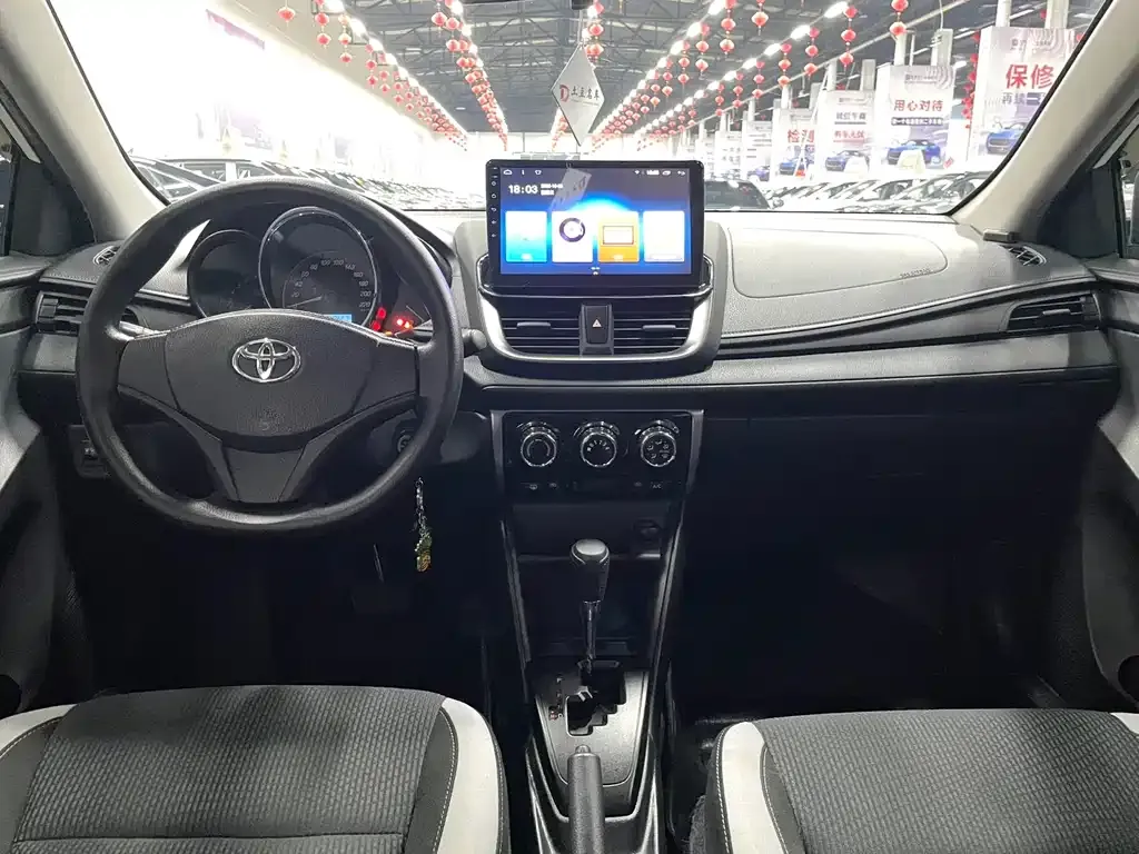 Toyota Yaris L — фото 9