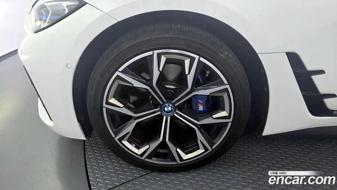 BMW i4 — фото 5