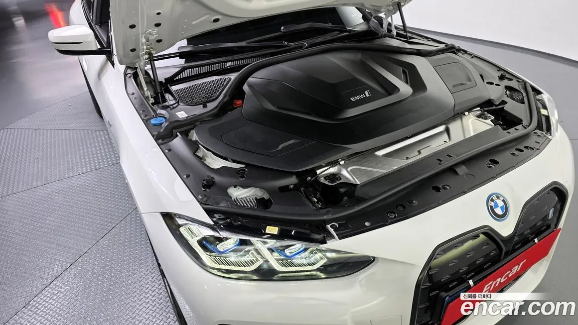 BMW i4 — фото 6