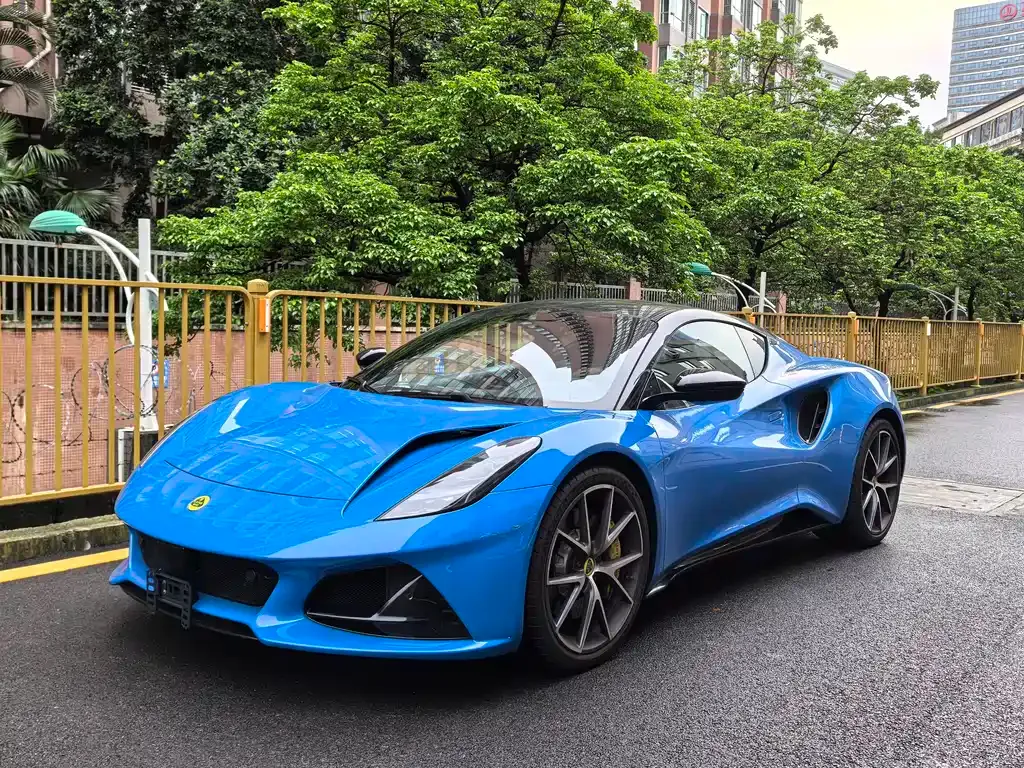 Lotus Emira — фото 1