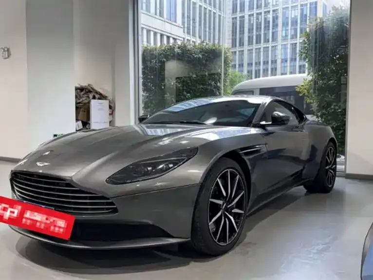 Aston Martin DB11 — фото 1