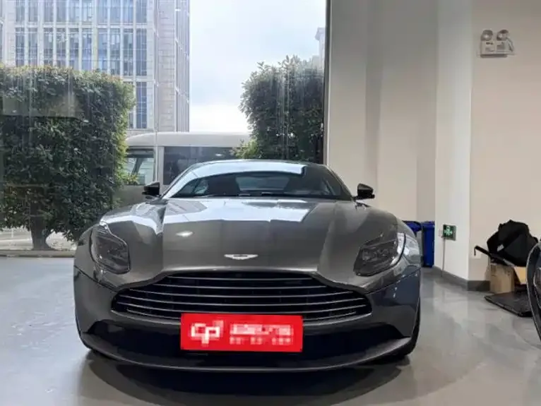 Aston Martin DB11 — фото 2