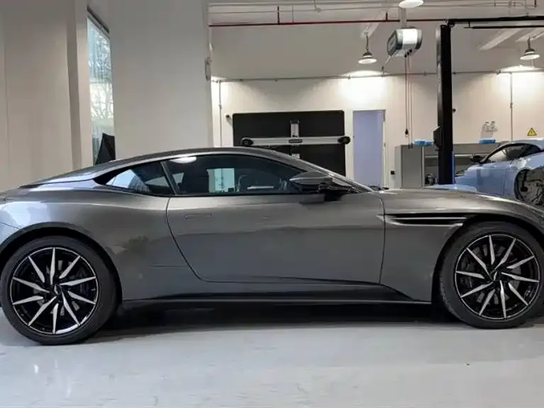 Aston Martin DB11 — фото 3