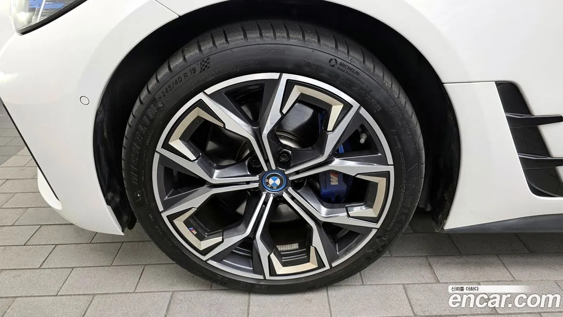 BMW i4 — фото 5