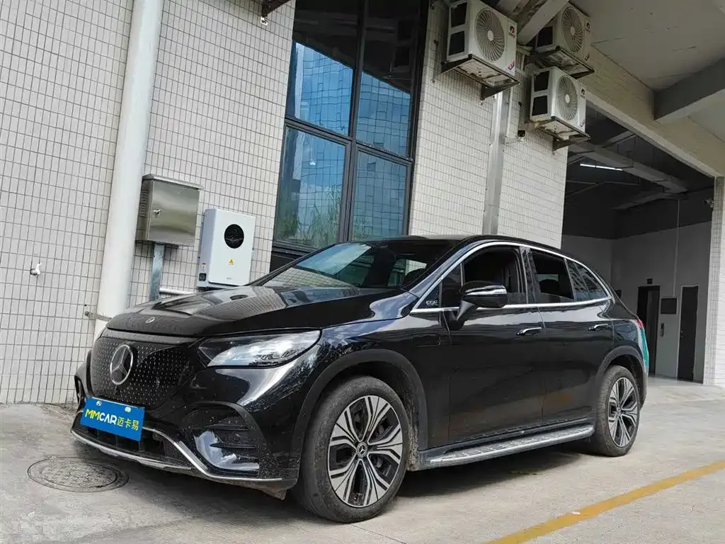 Mercedes-Benz EQE SUV — фото 1
